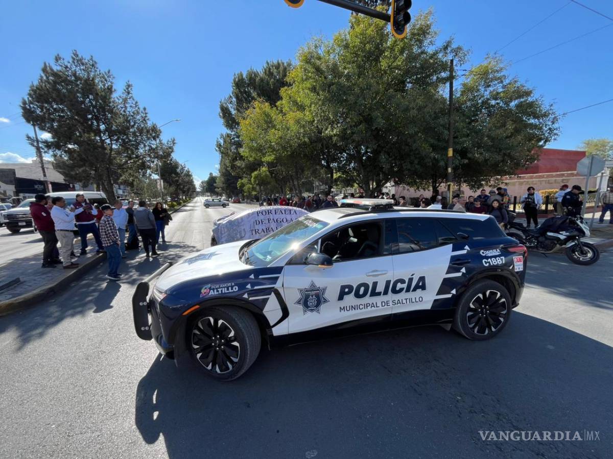$!Los manifestantes mantenían cerrado un tramo del V. Carranza.
