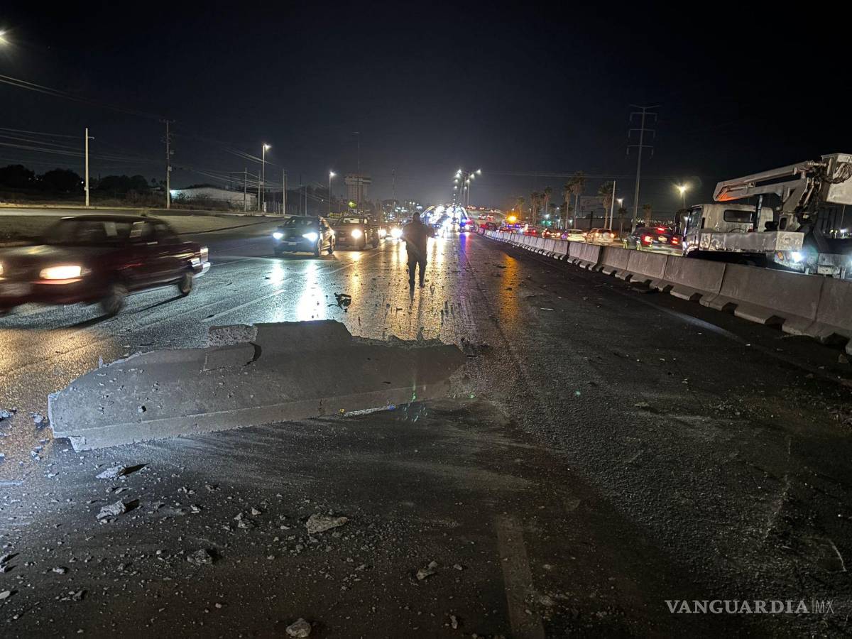 $!La colisión bloqueó los carriles que van hacia el este, provocando al menos dos horas de cierre vial en la zona.