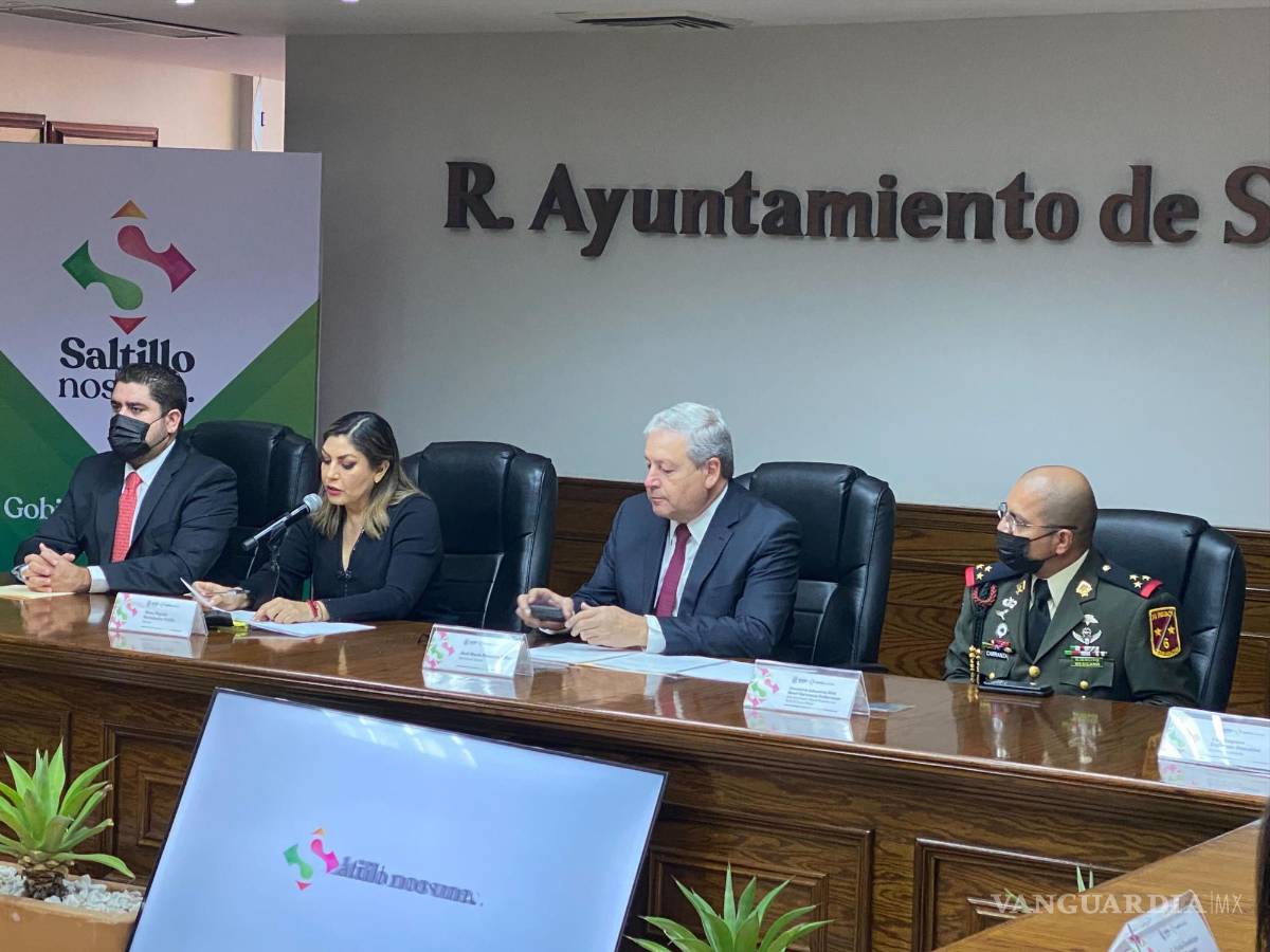 $!Luego de qué el cabildo quedó formalmente instalado, Fraustro Siller rindió protesta como alcalde. FOTO: JOSÉ REYES