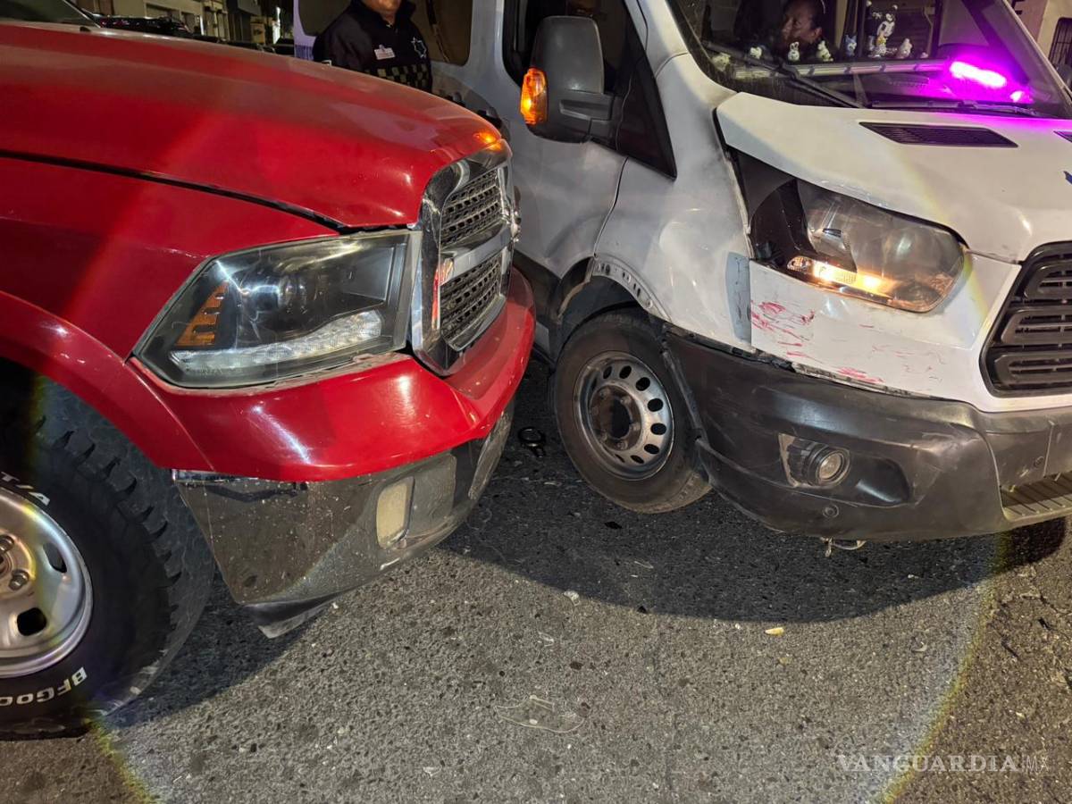 $!Las unidades involucradas permanecieron sobre la vía hasta la llegada de las autoridades.