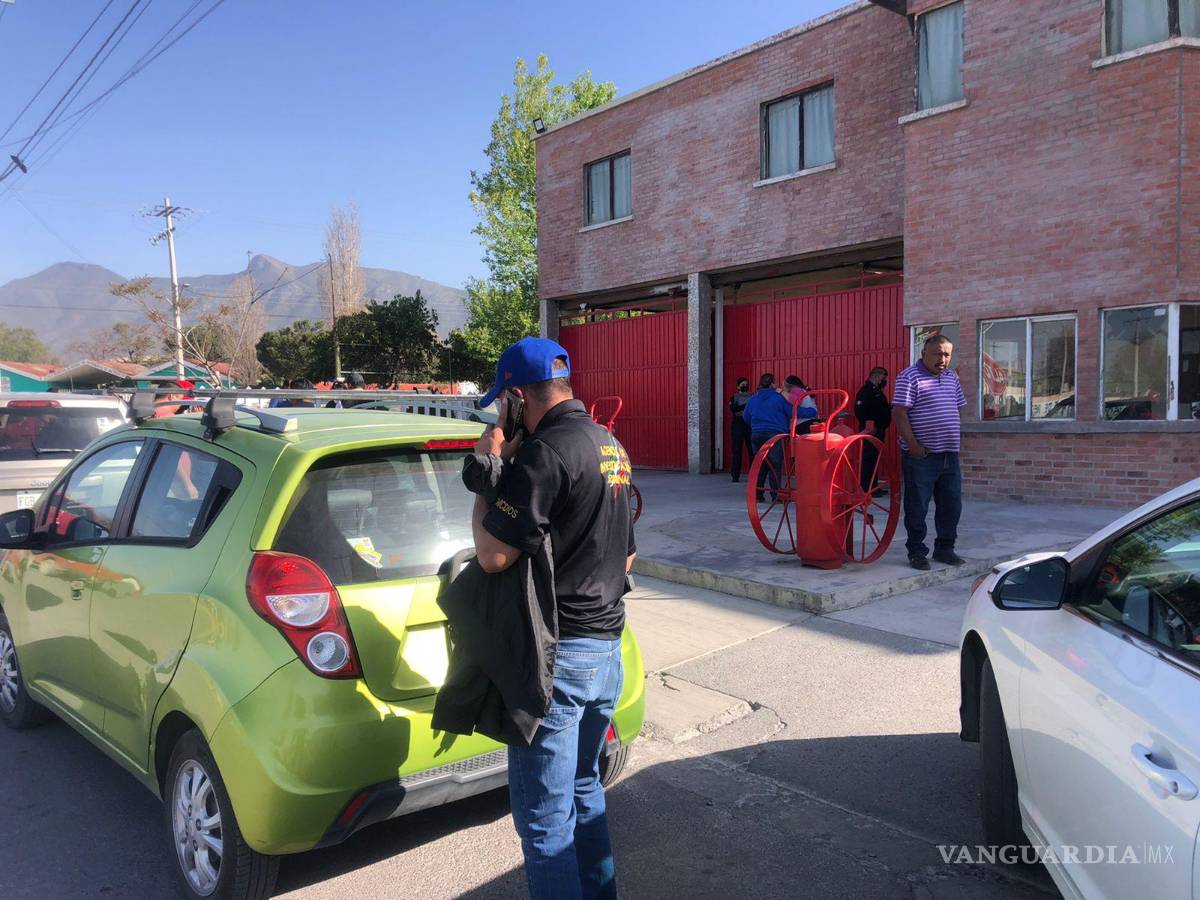 $!Sus papás quienes de manera inmediata lo llevaron en una camioneta a la Estación Sur de bomberos, donde confirmaron su fallecimiento.