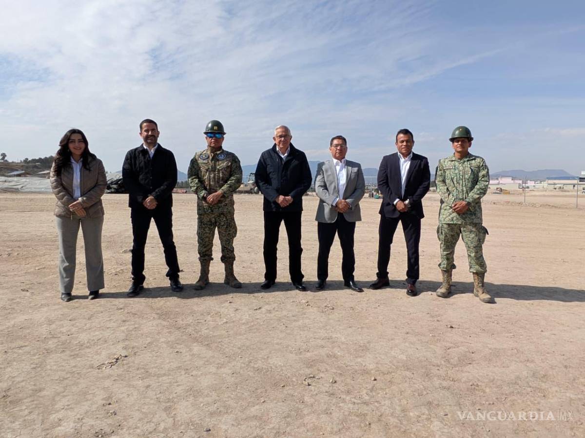 $!Las autoridades realizaron un recorrido por el terreno donde se construye el nuevo hospital de 260 camas, en Saltillo, obra a cargo de la Secretaría de la Defensa Nacional.