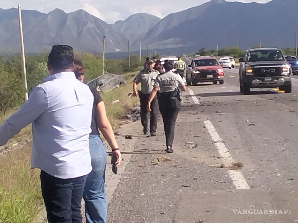 $!El accidente movilizó a diversas corporaciones de emergencia, que desplegaron un operativo para atender a las víctimas y garantizar la seguridad en la zona.