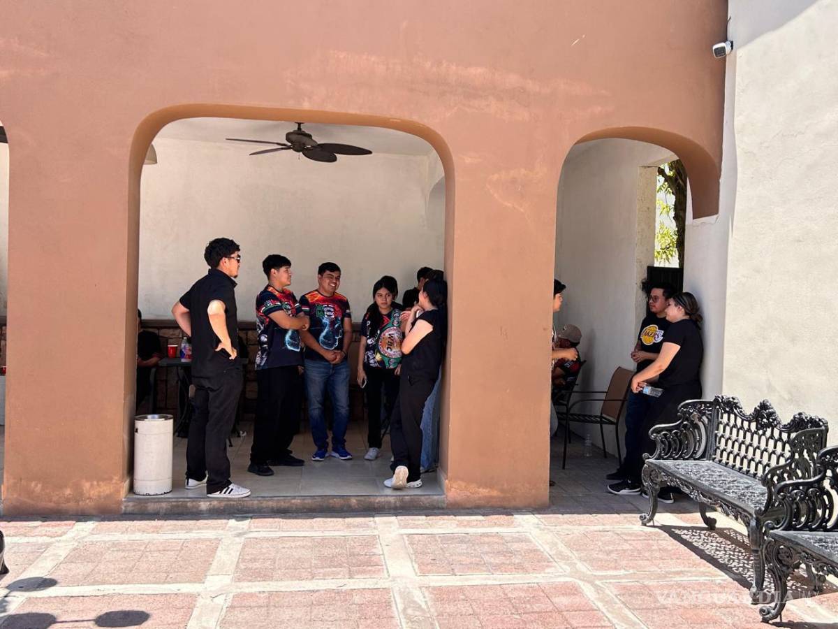 $!Familiares, amigos, compañeros y entrenadores acompañaron a Isaías Rodríguez durante su despedida en Castaños.