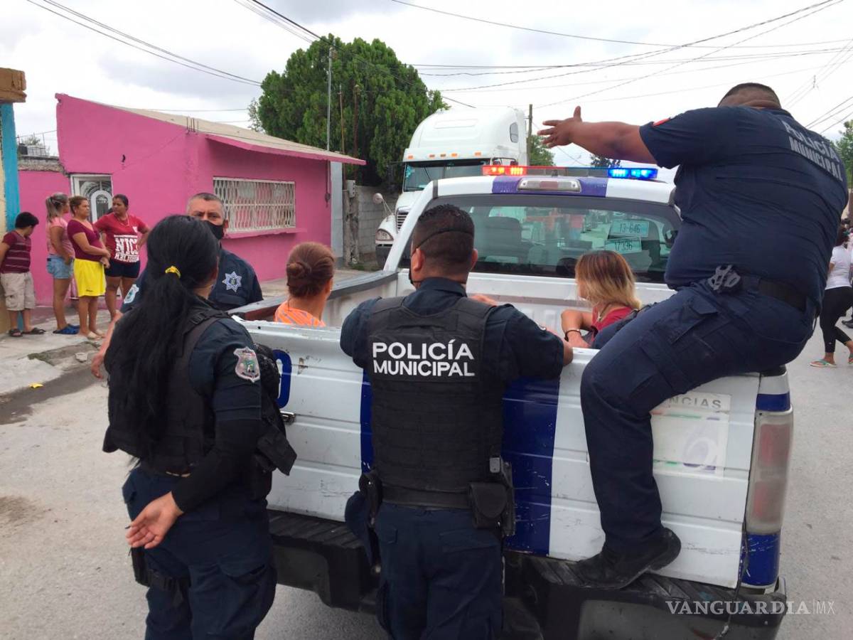 $!Consignan a tres por daños y lesiones a elementos y patrulla de Monclova