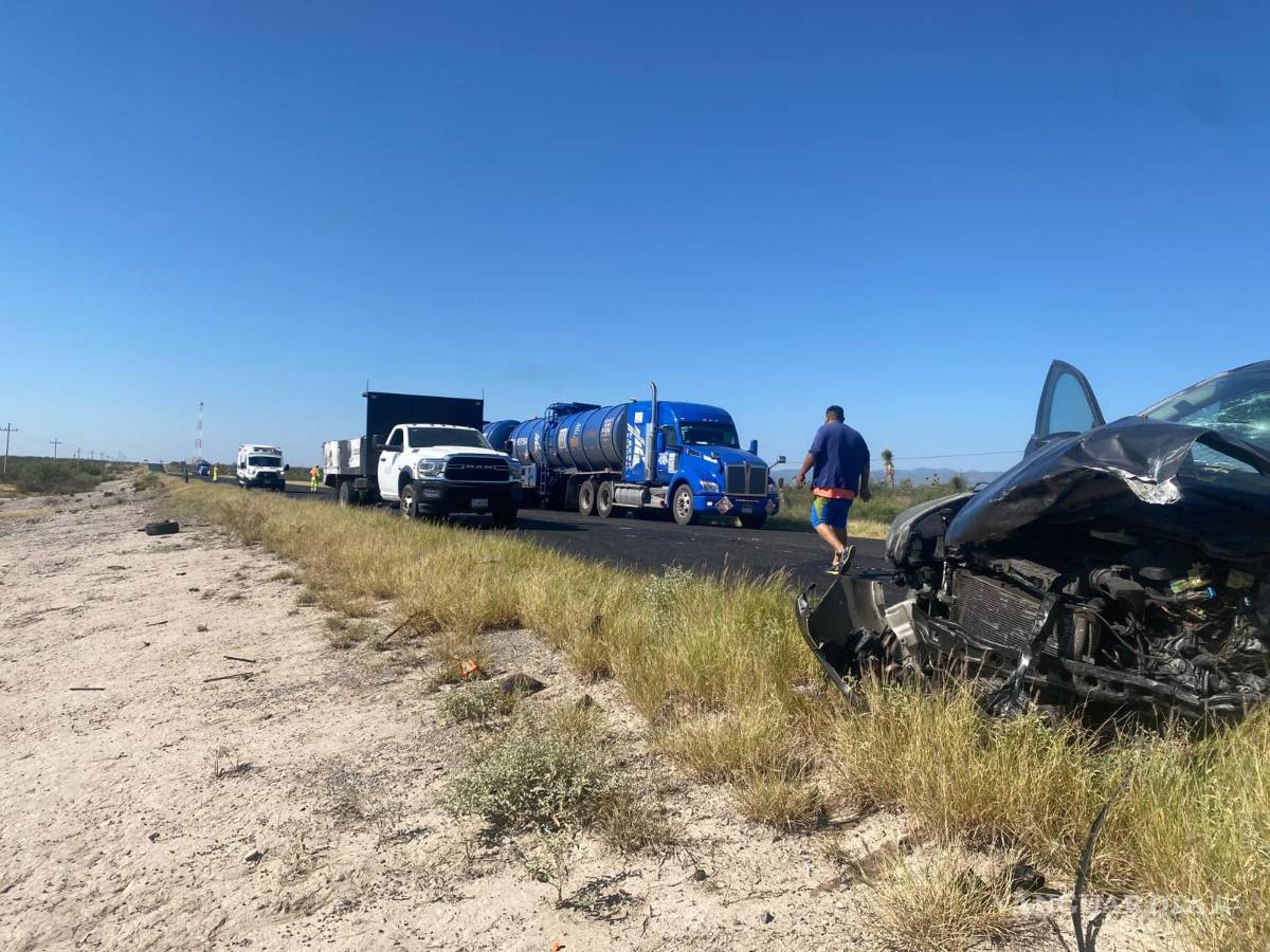 $!Paramédicos atendieron a los cinco involucrados en el accidente; ninguno requirió traslado inmediato.