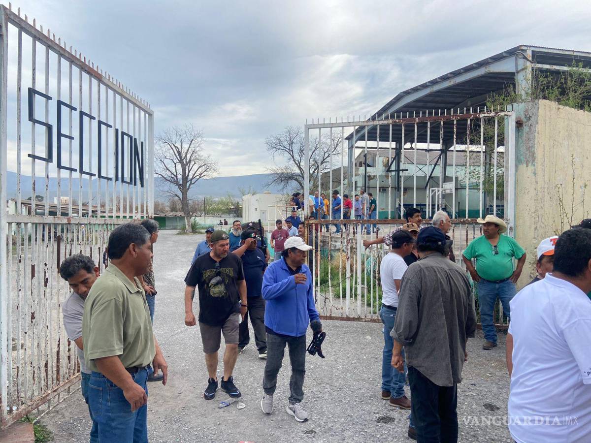 $!El grupo de obreros exige que se dé solución a sus problemas, quieren el pago total de lo que les adeudan.