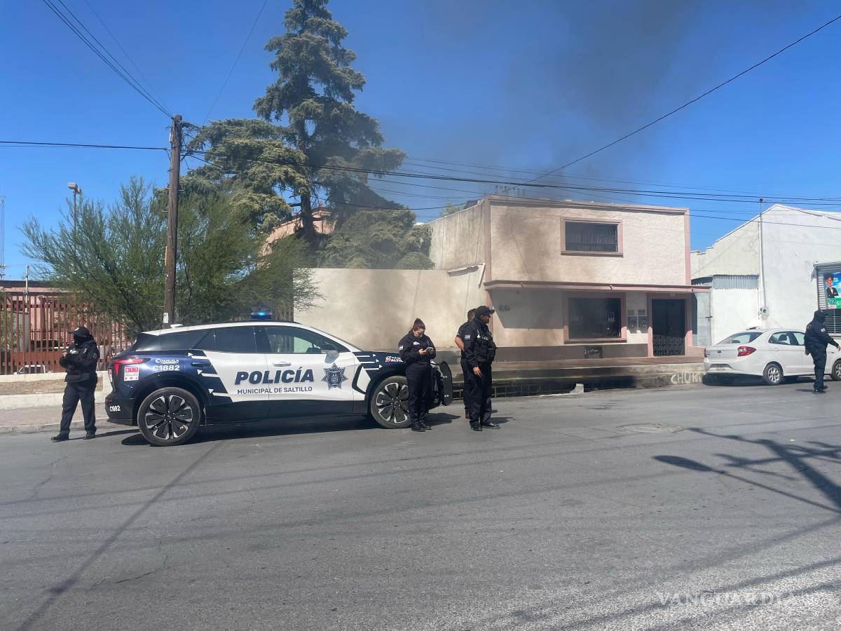 $!El lugar, que ha servido como refugio para personas en situación de calle, permanece lleno de objetos inflamables y fue escenario de un siniestro por segunda vez en el mismo día.