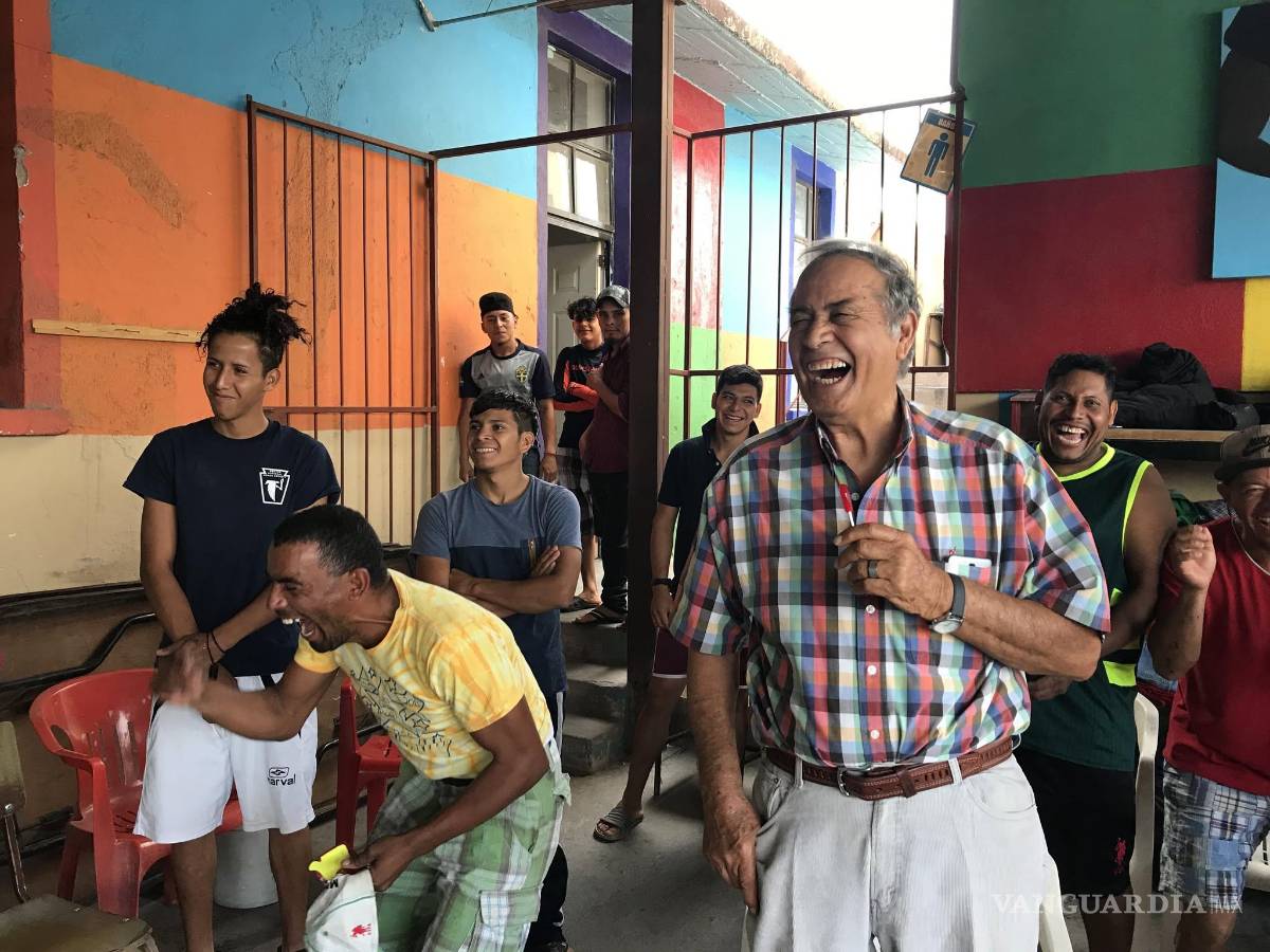 $!A 82 años de su nacimiento, un micrositio recopila la trayectoria pastoral y humanitaria del sacerdote duranguense que dejó hella en Coahuila..