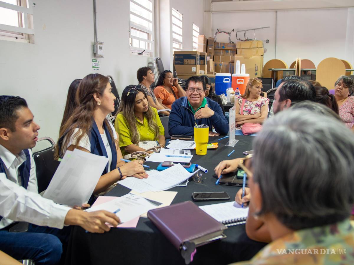 $!Durante las mesas temáticas, especialistas en salud, educación y terapia compartieron experiencias clave para trazar un modelo integral que responda a las necesidades reales de la comunidad autista en Saltillo.
