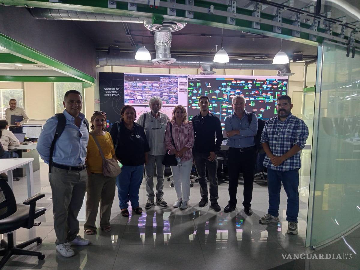 $!Integrantes de la agrupación ciudadana e interlocutores institucionales recorrieron las instalaciones del Centro de Control Operativo de Aguas de Saltillo.