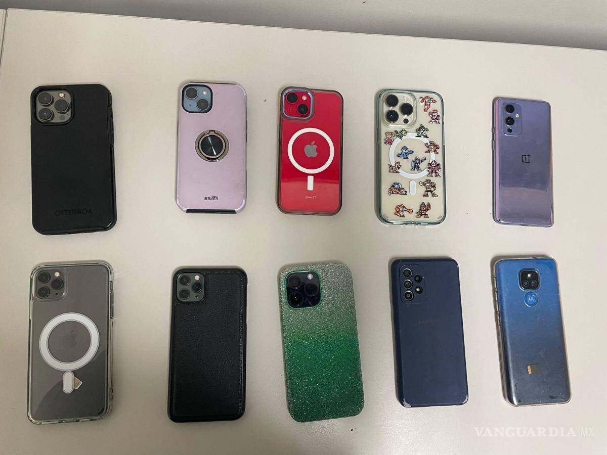 $!Celulares de diferentes marcas, pero en su mayoría iPhone, fueron incautados.