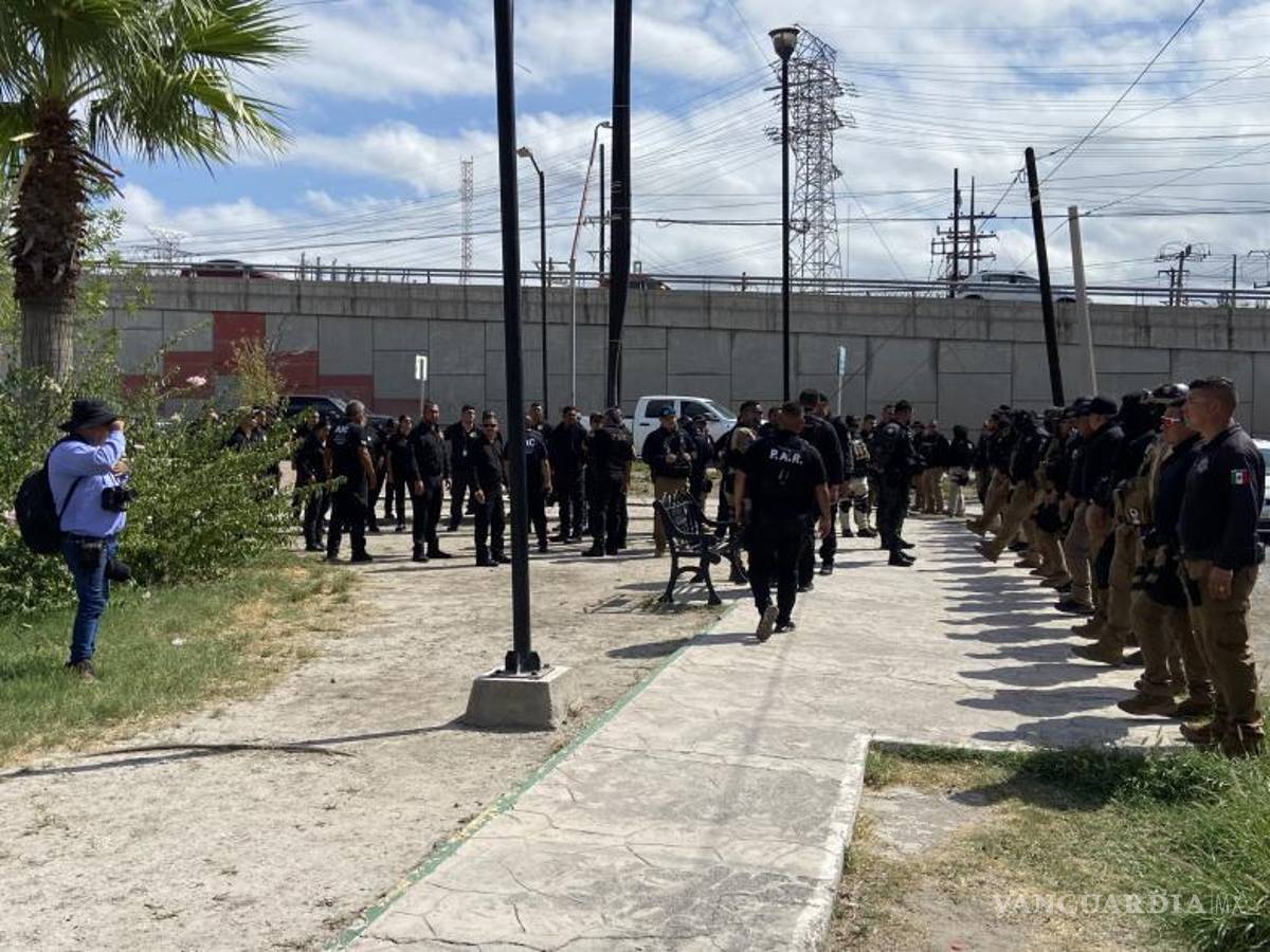 $!Los policías lograron disuadir la manifestación, con labor de convencimiento.