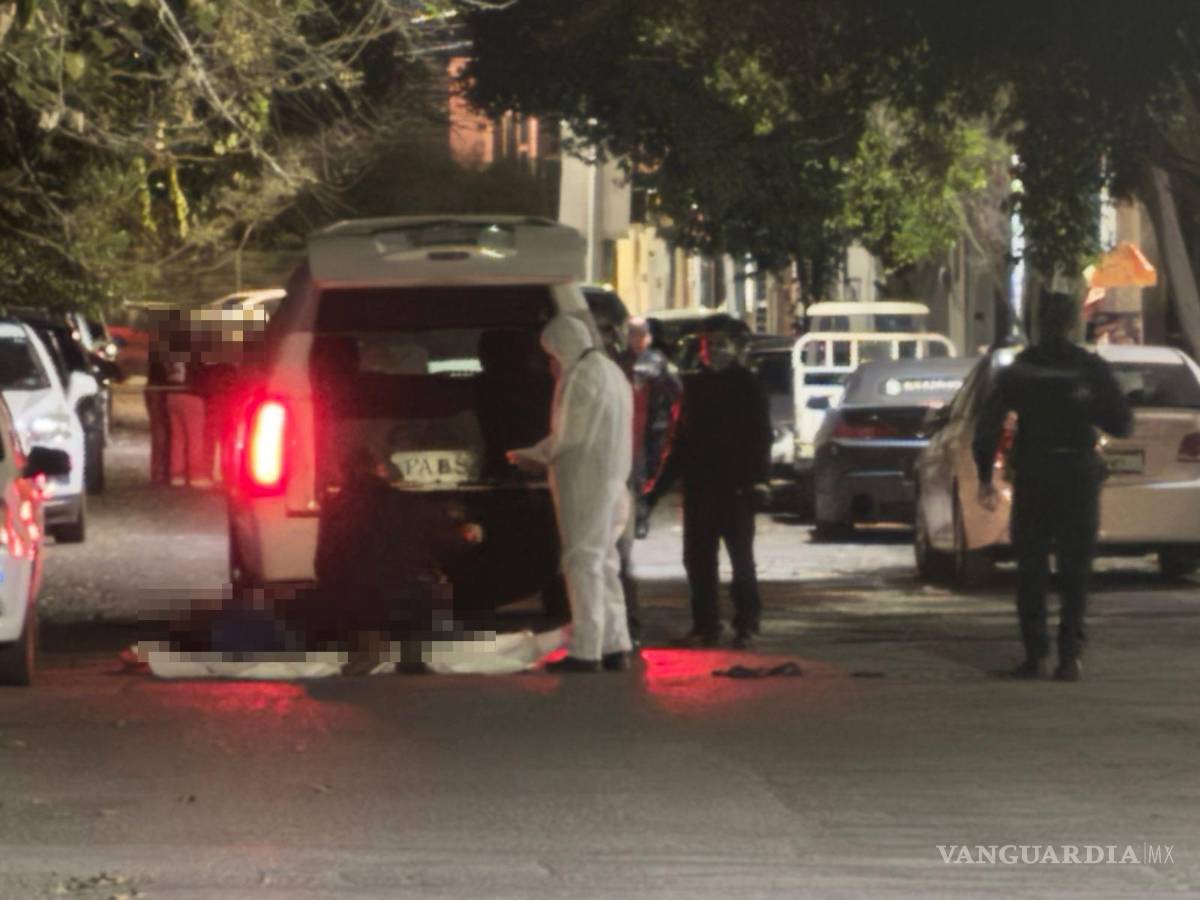 $!Autoridades acudieron a la vivienda donde fue localizado el cuerpo en descomposición.