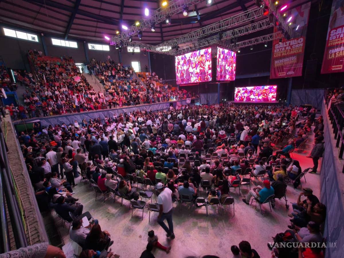 $!El diputado local de Morena, Alberto Hurtado, presentó su segundo informe de actividades ante un auditorio lleno en Saltillo.