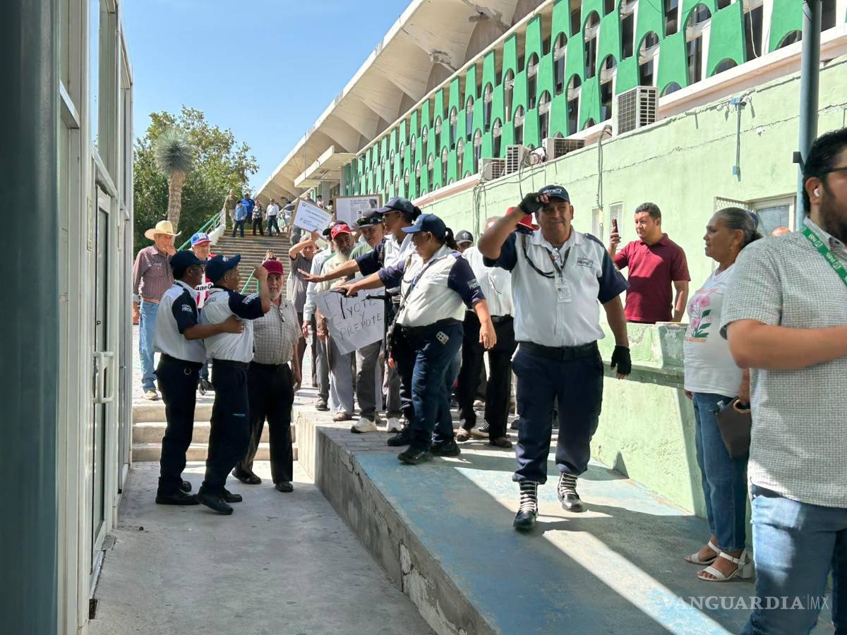 $!Jubilados y pensionados exigieron la intervención de autoridades con facultades para atender sus denuncias.