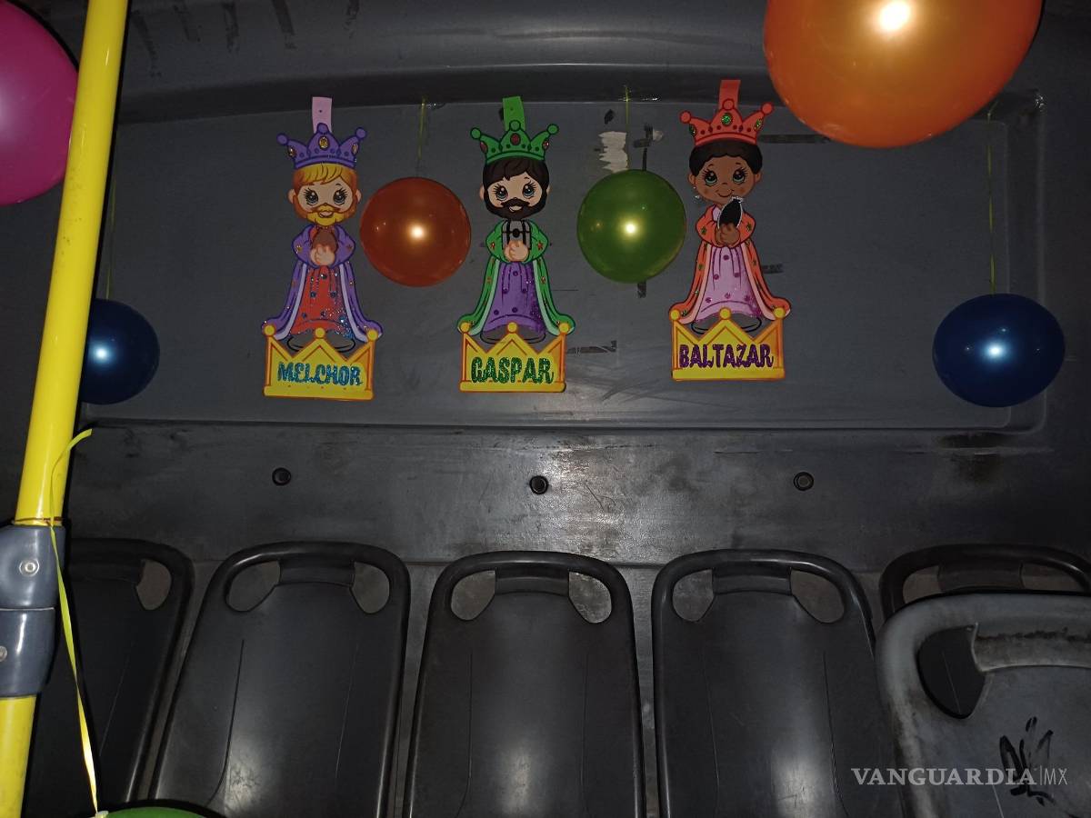 $!Chofer de la ruta Express celebra el Día de Reyes con juguetes y alegría para los niños de Ramos Arizpe