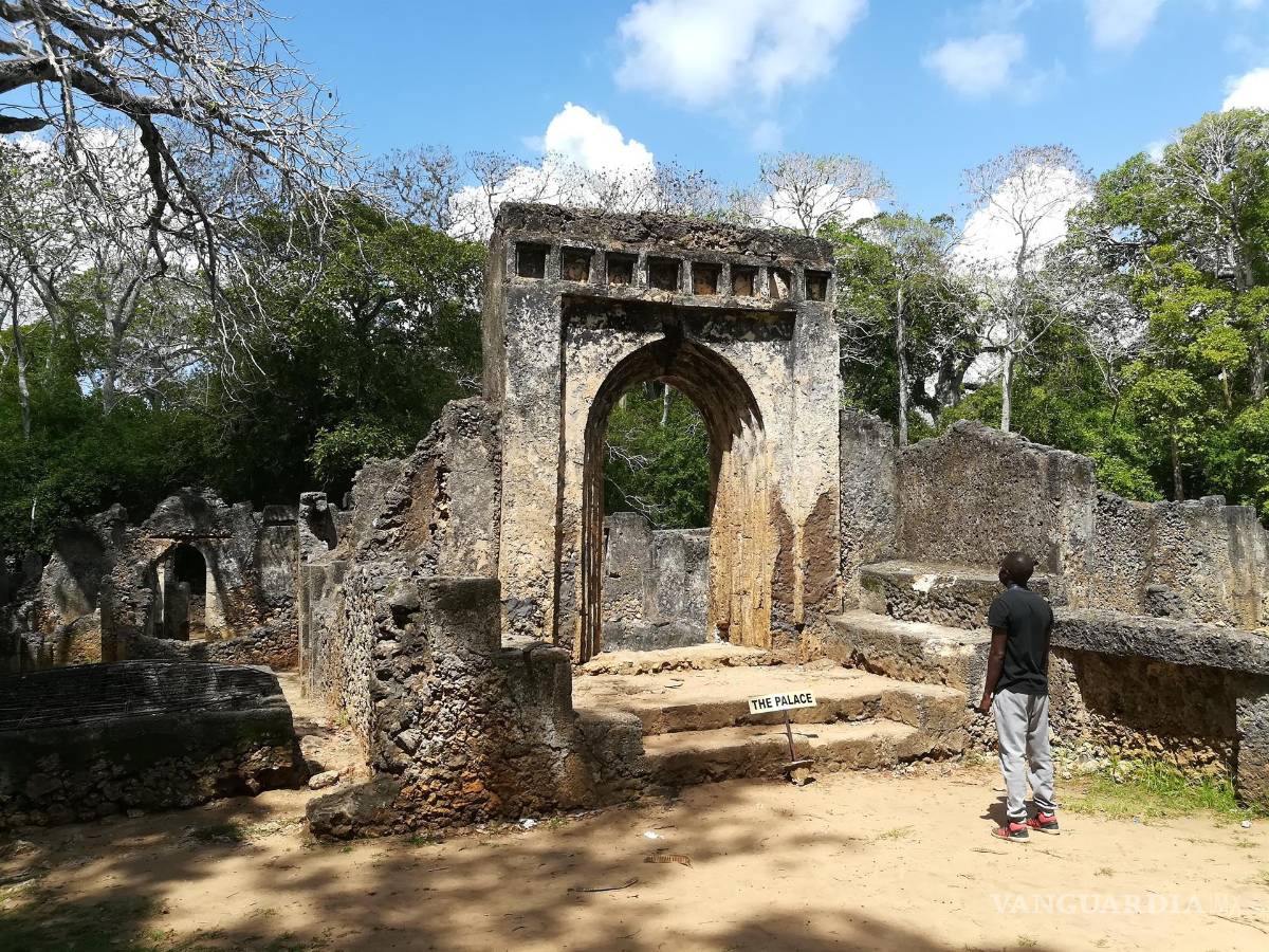 $!Oculto en la espesura de un bosque tropical de África del Este están las ruinas de la ciudad perdida de Gede, una intrigante maravilla arqueológica conocida como el “Machu Picchu” de Kenia. EFE/Pedro Alonso