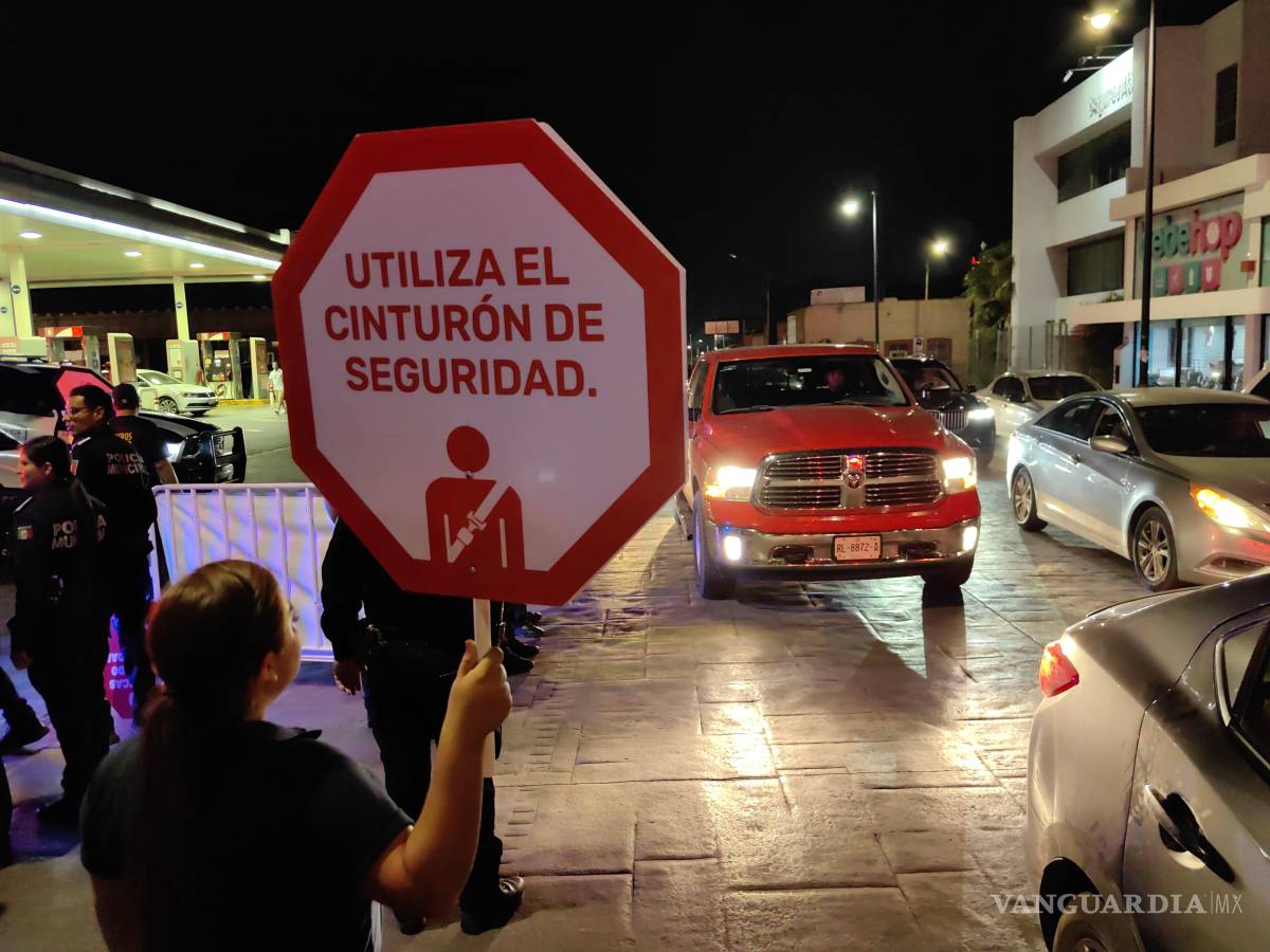 $!Autoridades municipales y estatales, junto con estudiantes, desarrollaron acciones para reducir riesgos viales y fomentar la prevención entre la población saltillense.