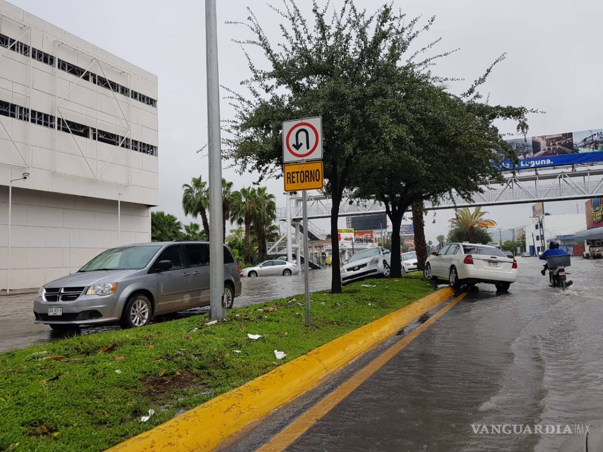 $!Intensas lluvias inundan de nuevo a Torreón, Coahuila