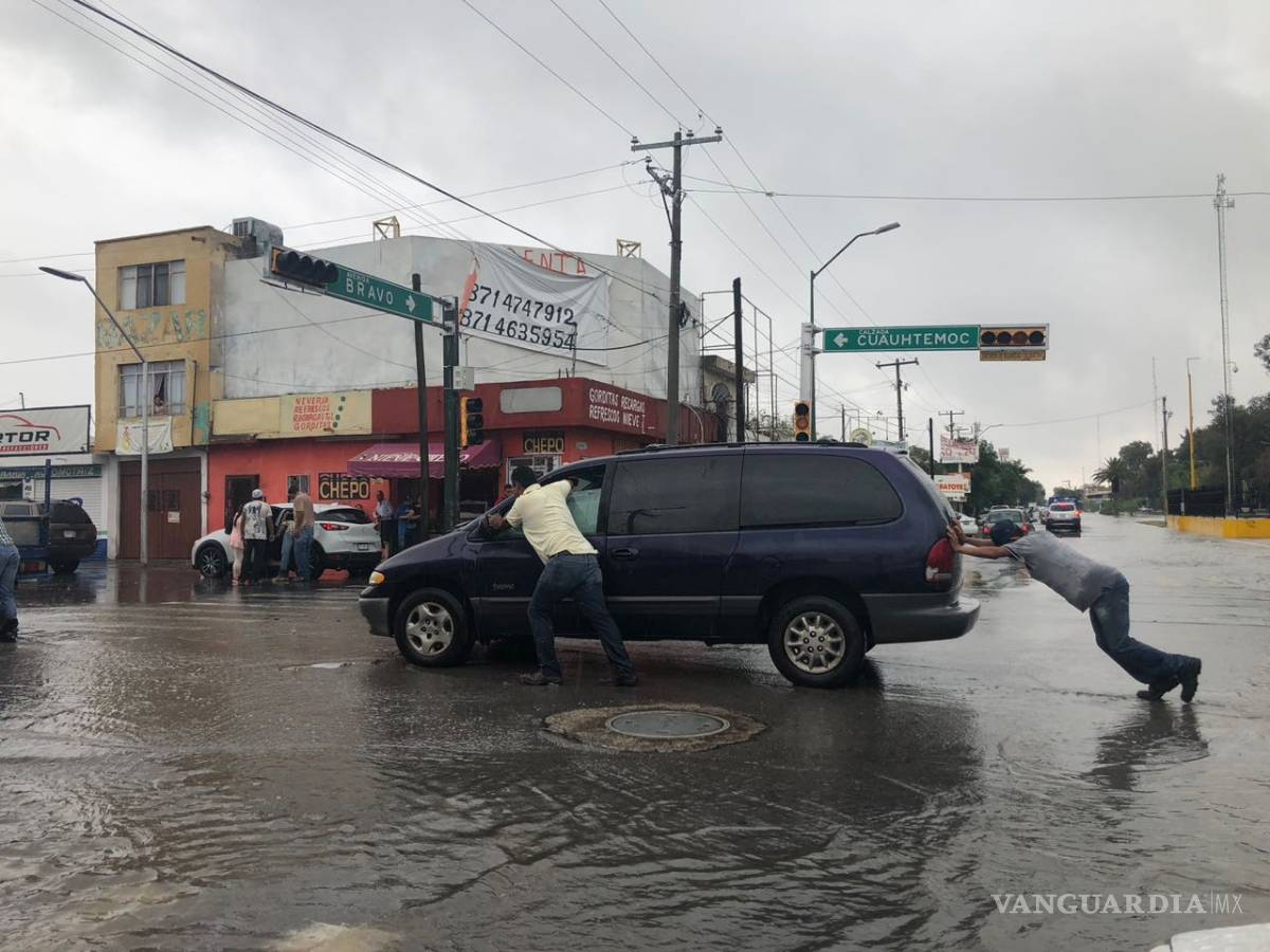 $!Intensas lluvias inundan de nuevo a Torreón, Coahuila