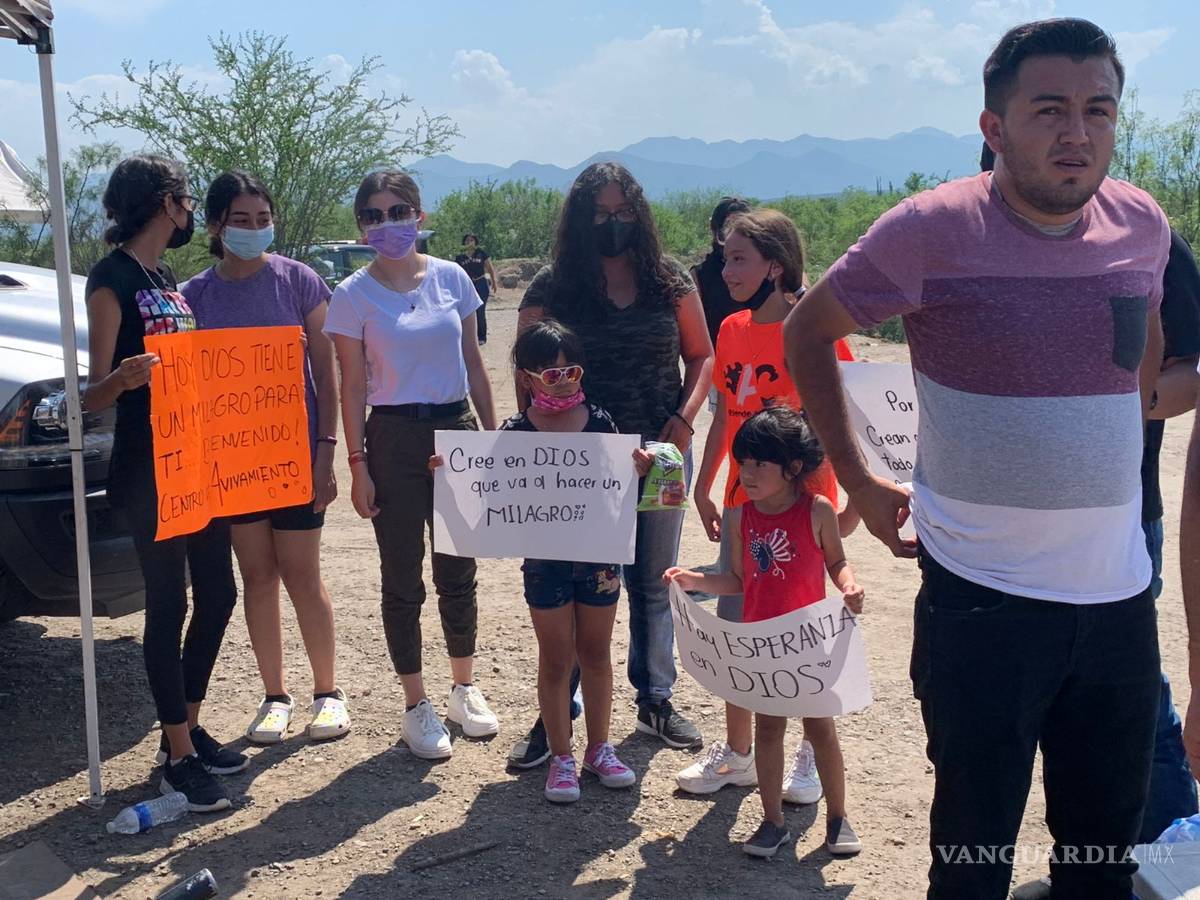 $!Entran dos binomios caninos a mina Micarán; aún no existe versión oficial de que mineros sigan con vida