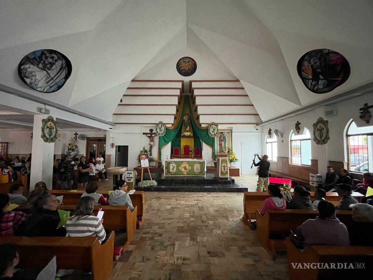 $!Misas y veneración continúan en la iglesia de San Judas Tadeo, abierta toda la noche.