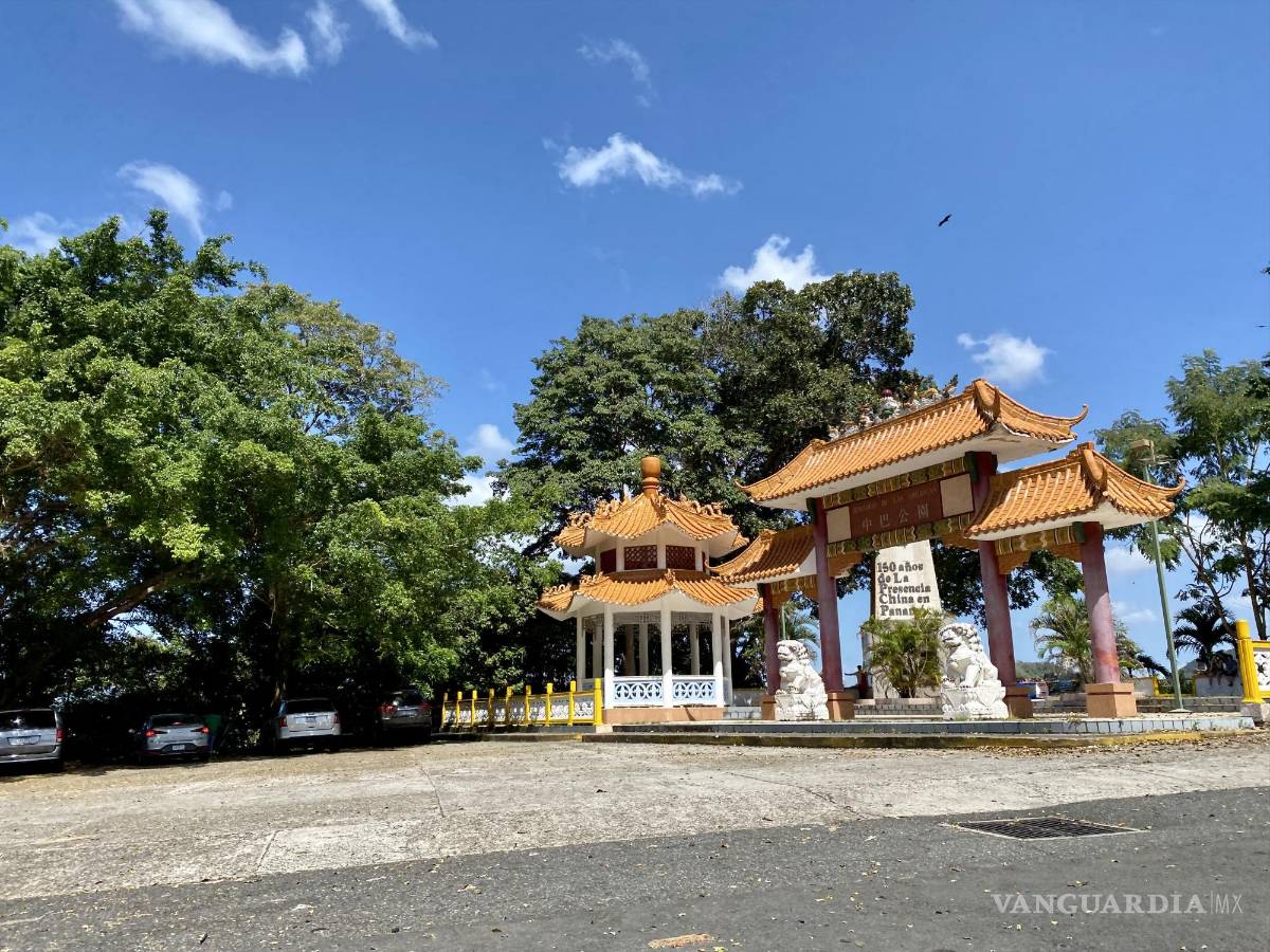 $!Monumento a los 150 años de presencia china en Panamá.