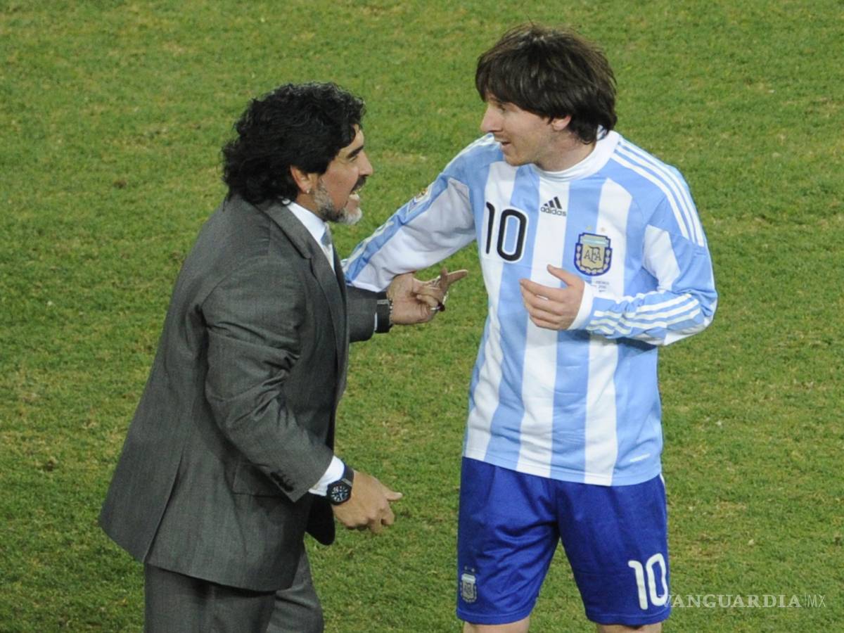 $!Maradona no quiere ver ni en pintura al presidente de la FIFA