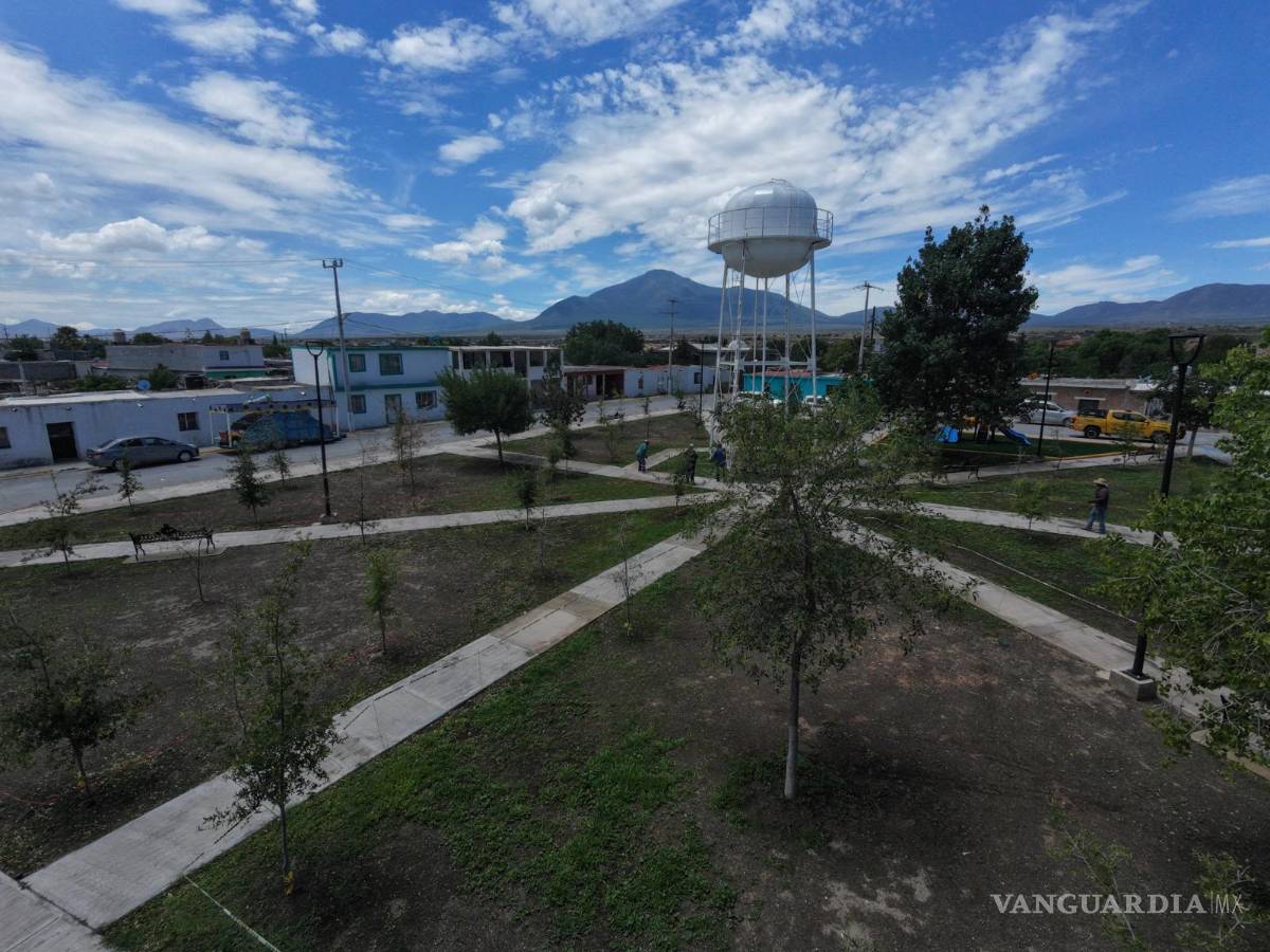 $!La plaza principal de San Juan de la Vaquería fue renovada gracias a una propuesta ciudadana ganadora de Participa Saltillo, convirtiéndose en un nuevo espacio para la convivencia y la recreación.