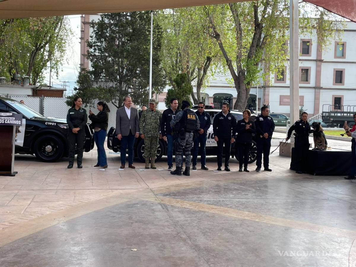 $!Autoridades municipales reconocieron la trayectoria operativa de César en Saltillo.