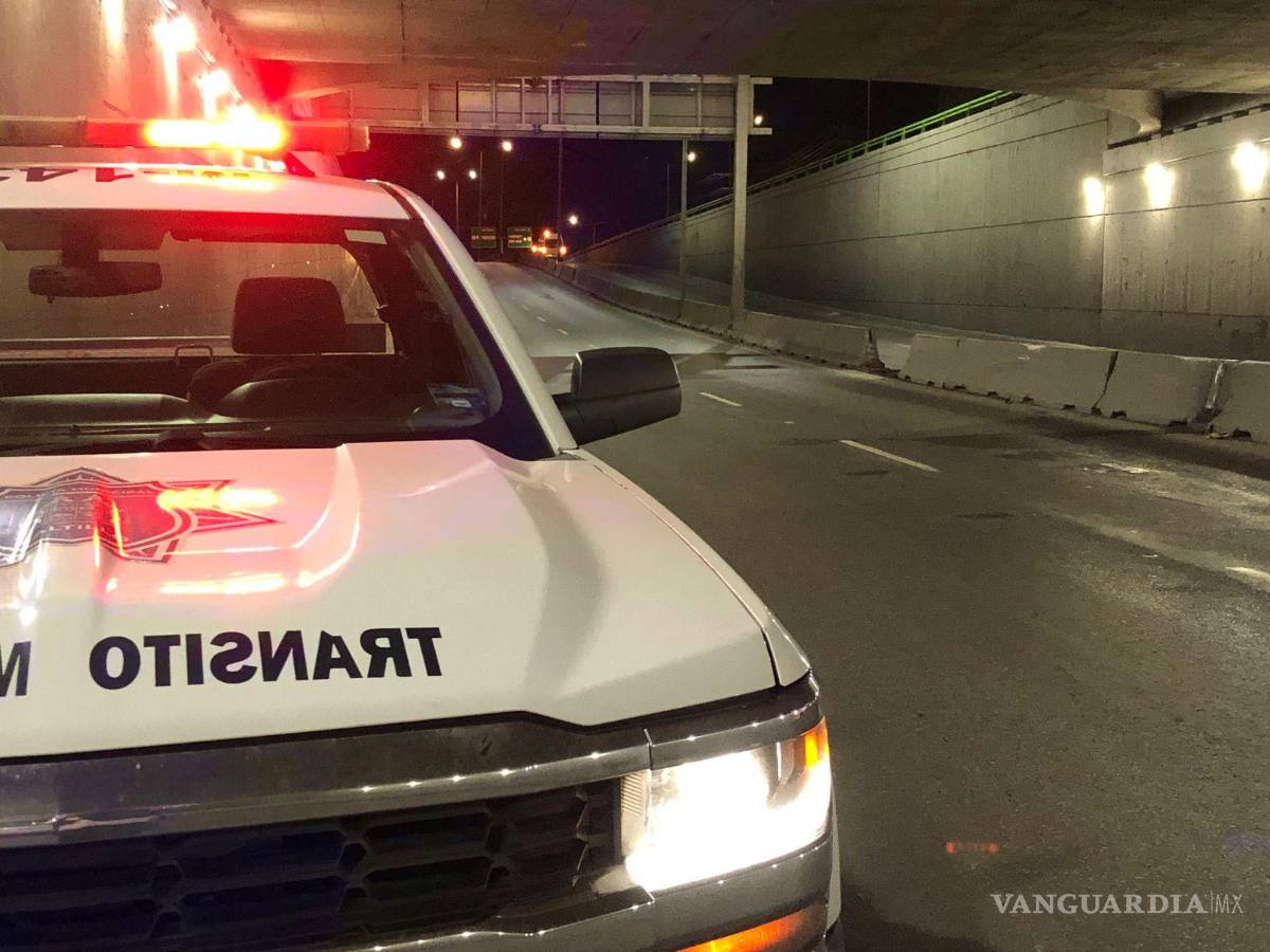 $!El hermano del conductor arribó al lugar de los hechos, llamando al número de emergencias 911 y solicitando el apoyo de las autoridades.