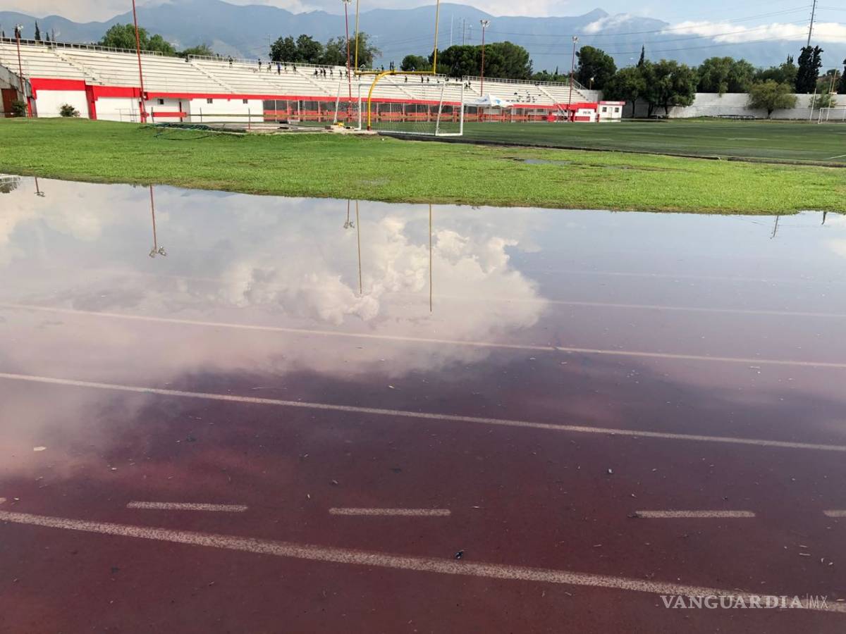 $!Vuelve a inundarse el Estadio Olímpico de Saltillo