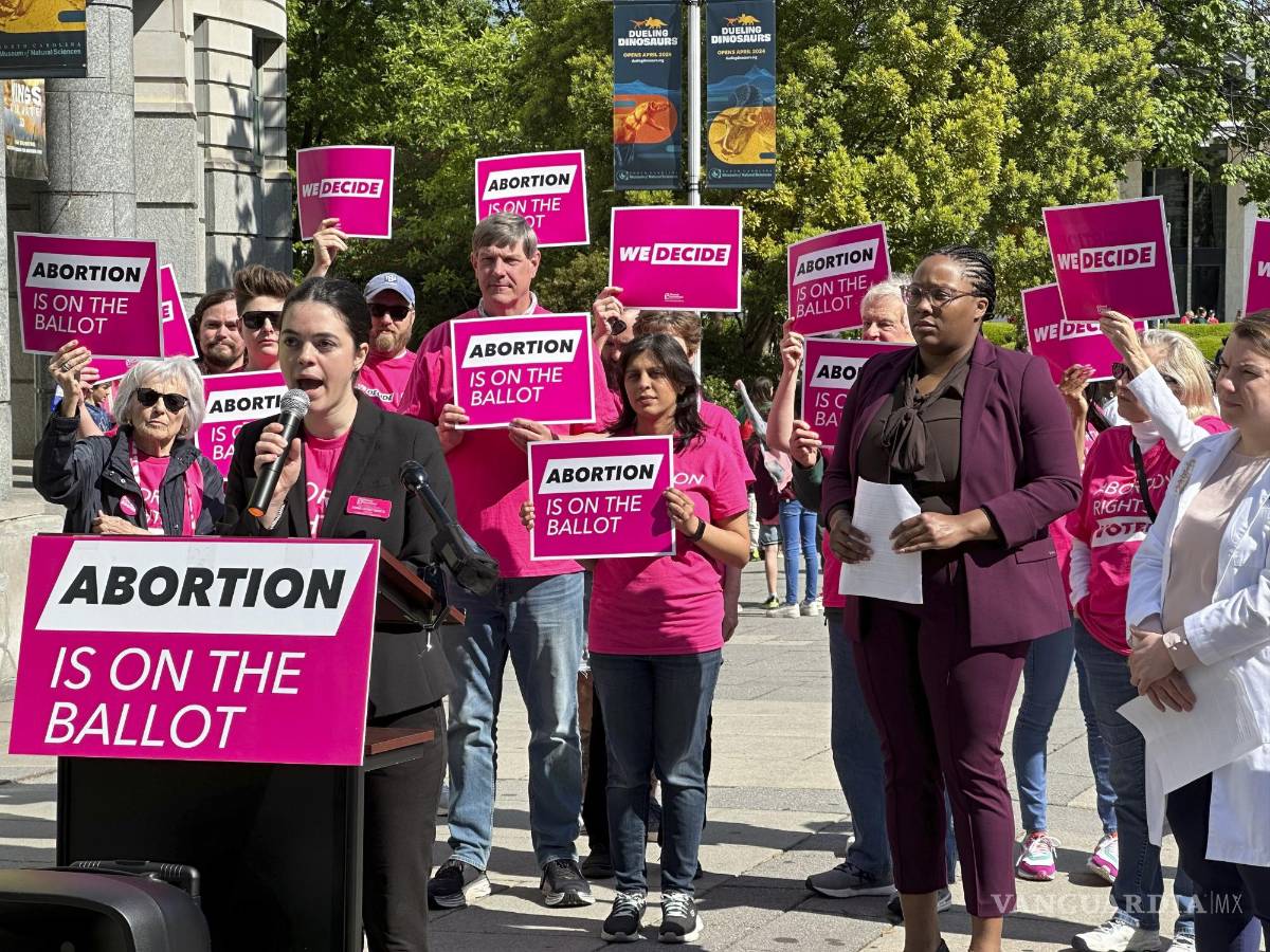 $!La organizadora de Planned Parenthood Votes en el Atlántico Sur, Emma Horst-Martz da un mensaje en Bicentennial Plaza en Raleigh, Carolina del Norte.