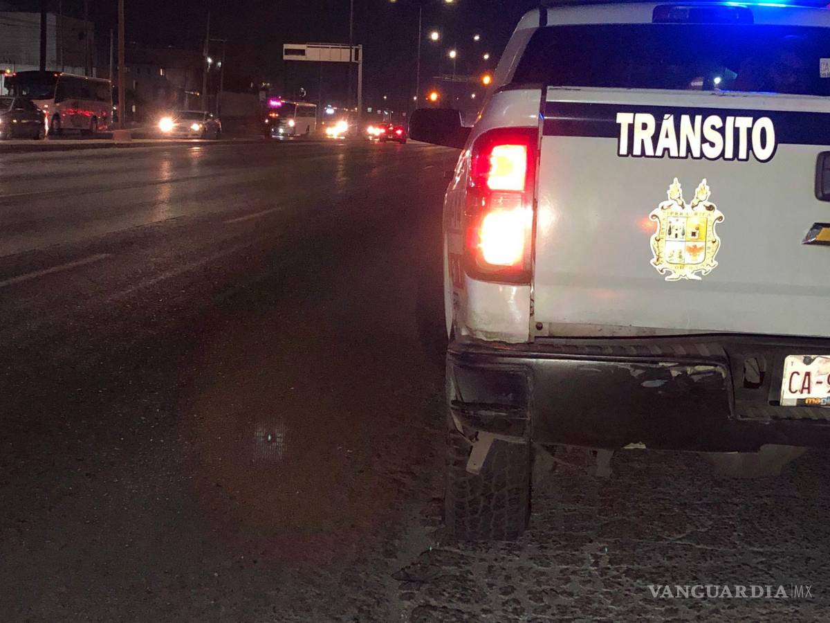 $!El responsable colisionó contra la parte trasera de la patrulla y finalmente fue detenido por los mismos elementos de la patrulla.