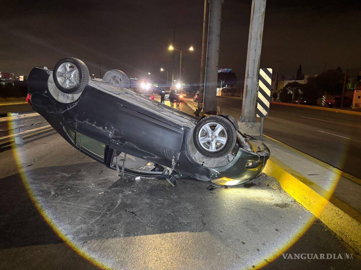 $!Elementos de Tránsito Municipal aseguraron la zona del accidente durante la madrugada.