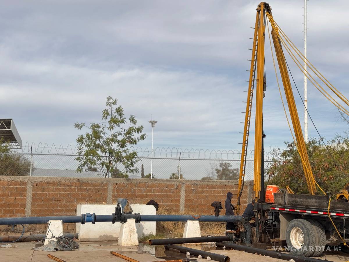 $!Simas Torreón normaliza el servicio de agua en varias colonias tras concluir labores en el pozo 26.
