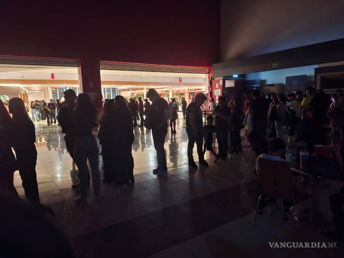 $!Falla eléctrica en Galerías Saltillo por tormenta