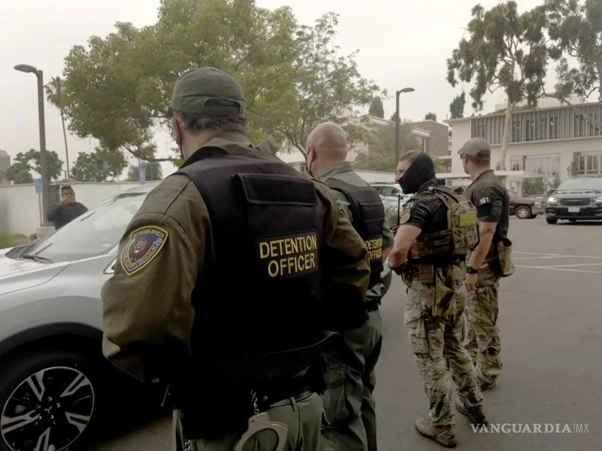$!Fotografía de archivo de agentes de la Unidad Táctica de la Patrulla Fronteriza (Bortac) y otros agentes de detención en la alcaldía de Whittier, California.