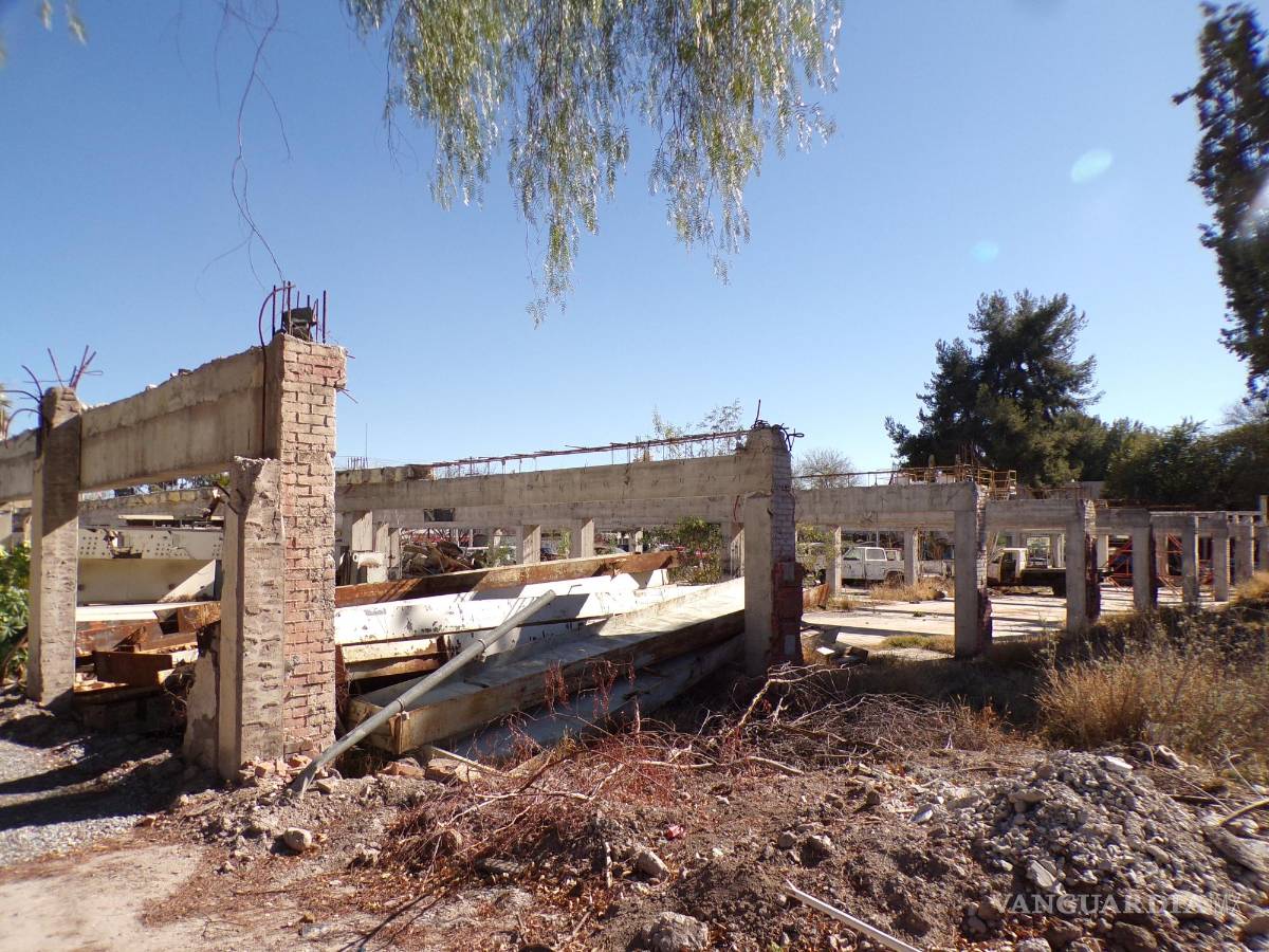 $!El proyecto fallido del ITS contemplaba aulas y laboratorios, hoy todo es ruinas y nadie sabe qué pasó, ni cuánto se gastó ni la razón de que no haya concluido.