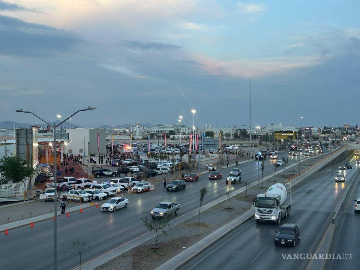 $!Tránsito y Vialidad de Torreón recomienda encender las luces intermitentes y buscar un lugar seguro para detenerse ante una falla mecánica.