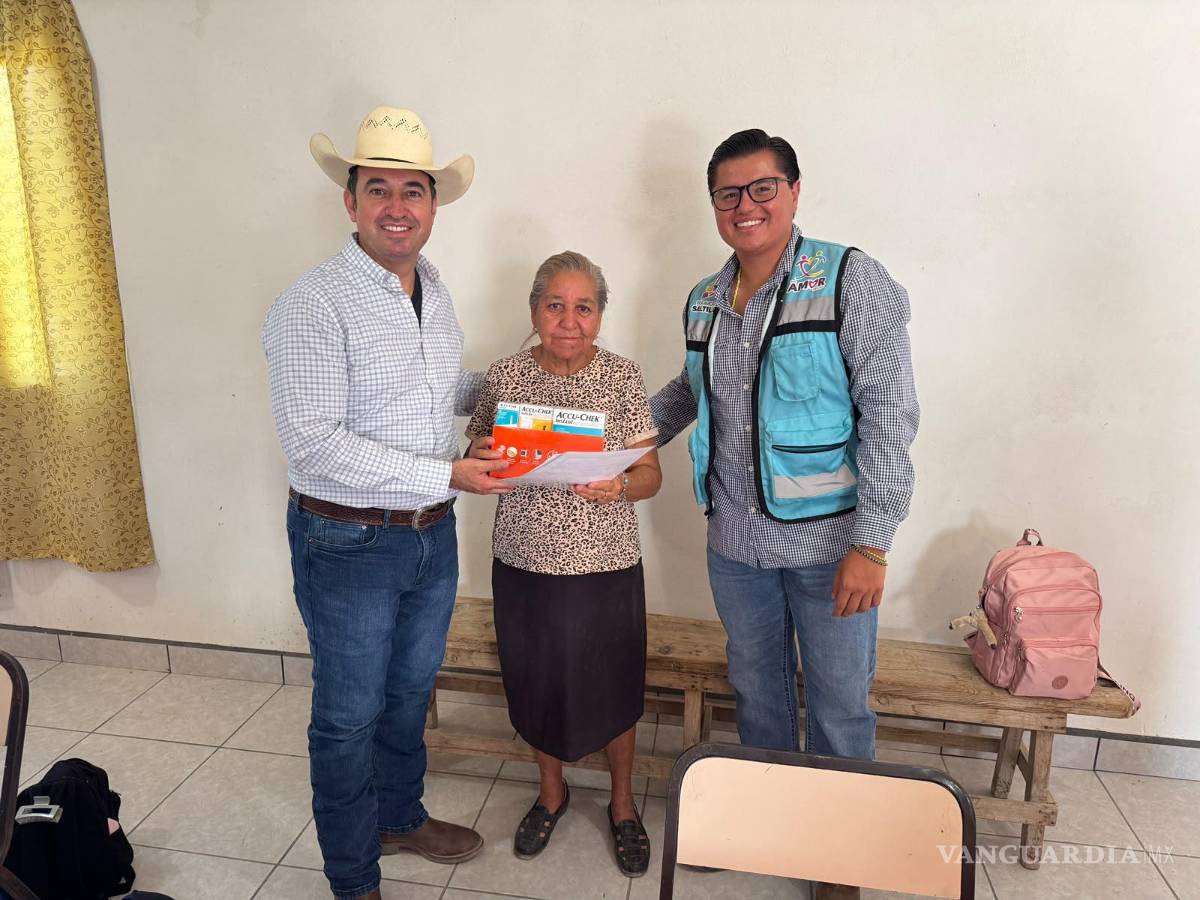 $!Además de consultas médicas, y apoyos varios, el DIF Saltillo realizó exámenes de la vista y entregó aparatos auditivos a personas que lo requerían.