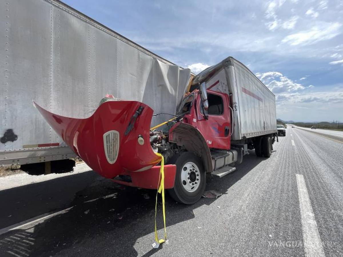 $!Camión de carga sufre severo accidente y conductor sale ileso, atribuyendo su supervivencia a un milagro.