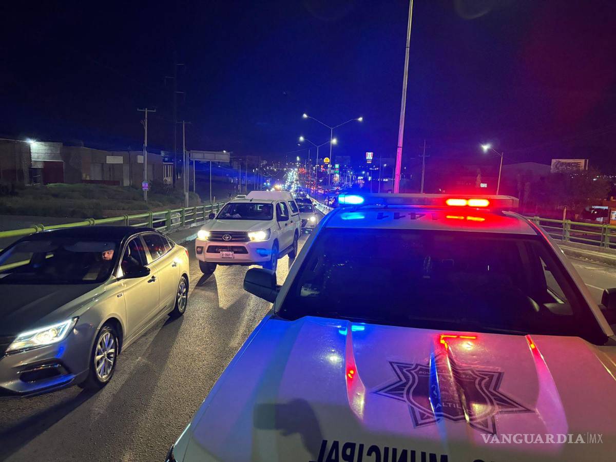 $!Elementos de Tránsito Municipal resguardaron la zona para evitar otro accidente.