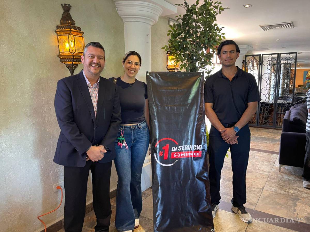 $!Empresarios locales conocieron de cerca las nuevas unidades durante la presentación.