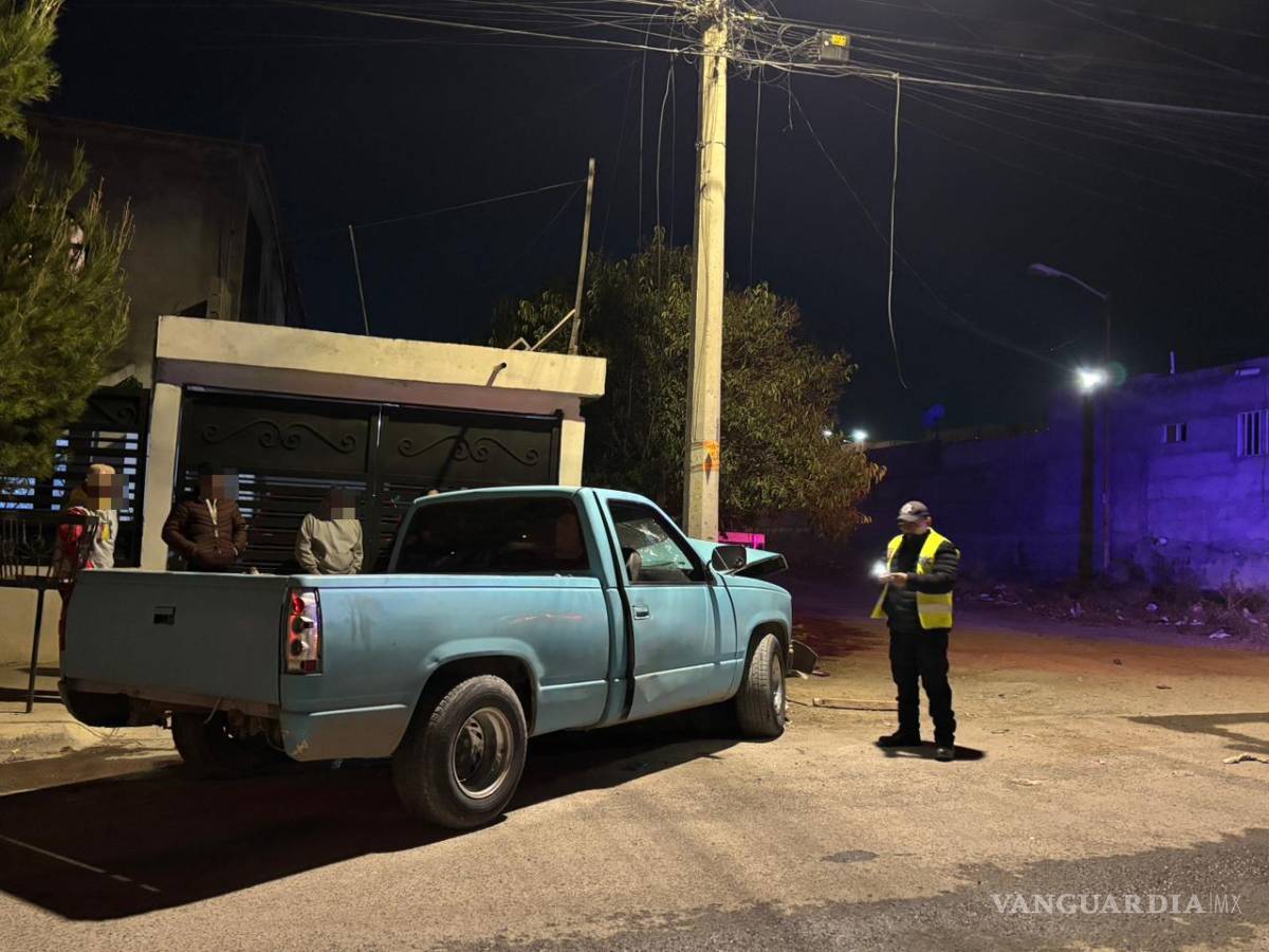 $!El segundo choque ocurrió contra un poste de concreto de la CFE, en el cruce con San José de los Cerritos.