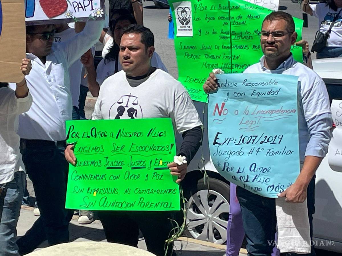 $!Manifestantes denunciaron irregularidades en procesos de violencia familiar.