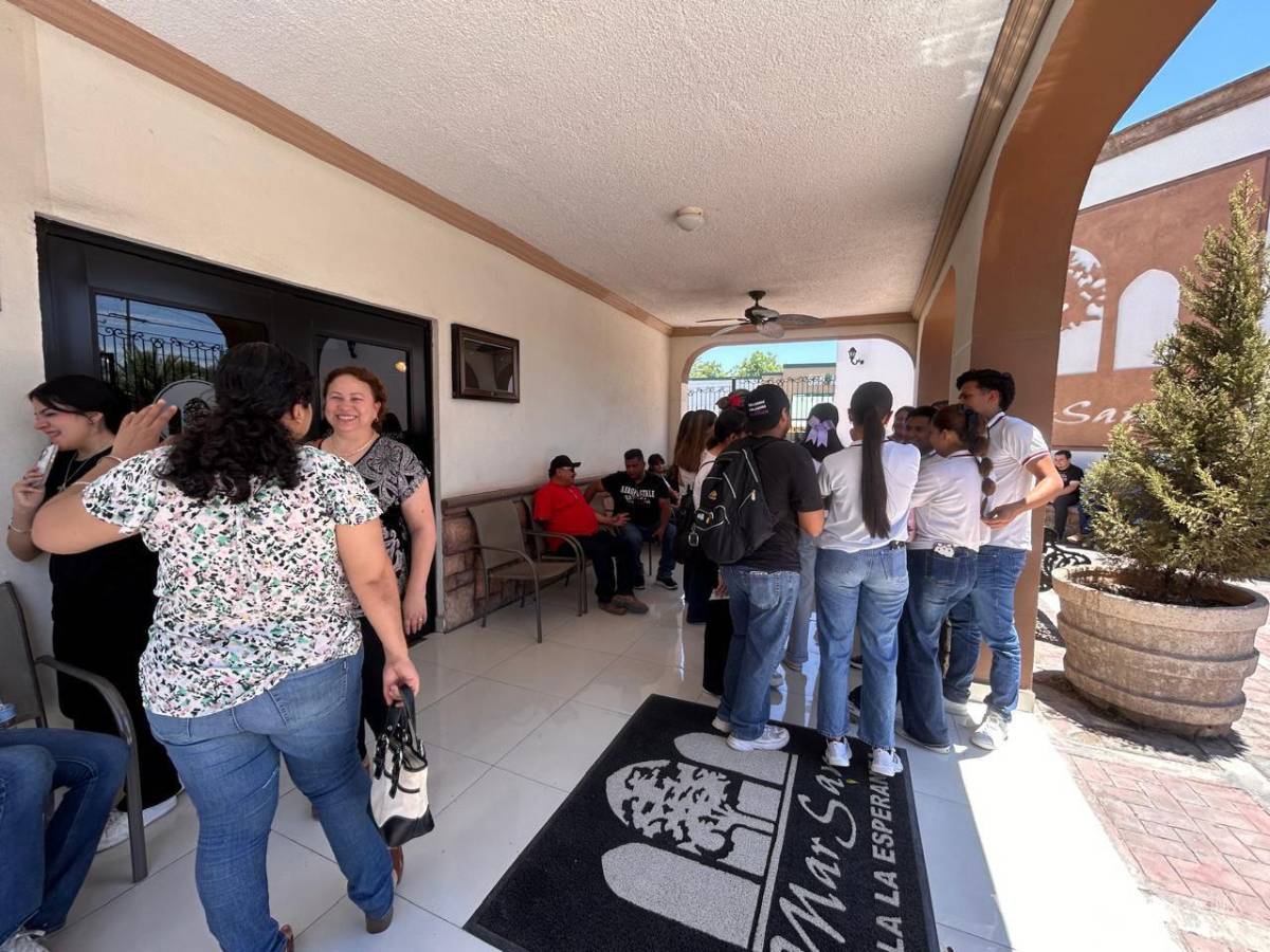 $!Las muestras de apoyo a la familia se mantuvieron incluso después de su fallecimiento, reflejo del aprecio que la comunidad sentía por el joven pugilista.