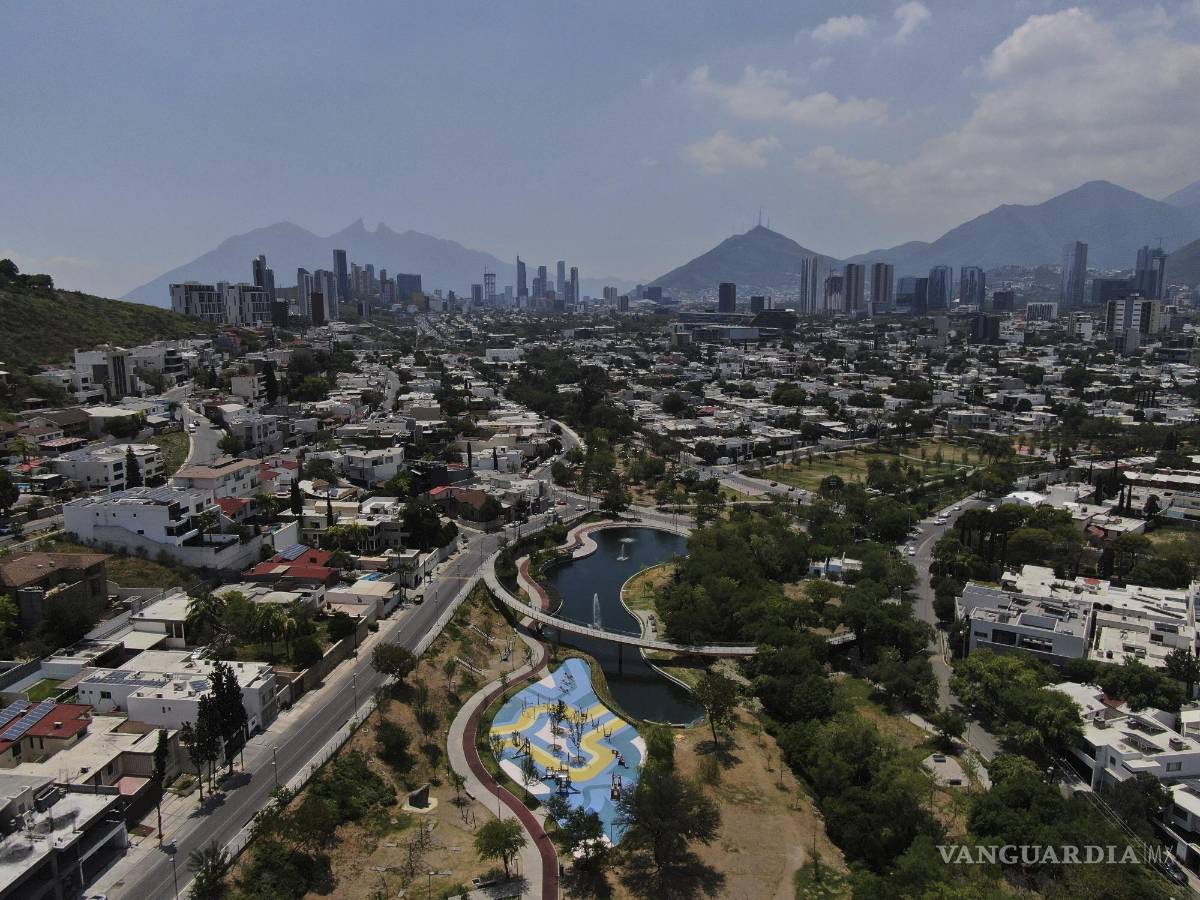 $!El Parque El Capitán presenta un lago que se llena con aguas residuales recicladas y tratadas construidas por el municipio de San Pedro Garza, Nuevo León.