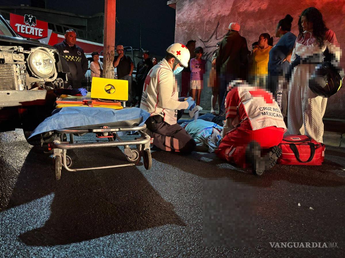$!Paramédicos de la Cruz Roja brindaron atención a los lesionados antes de trasladarlos a un hospital.